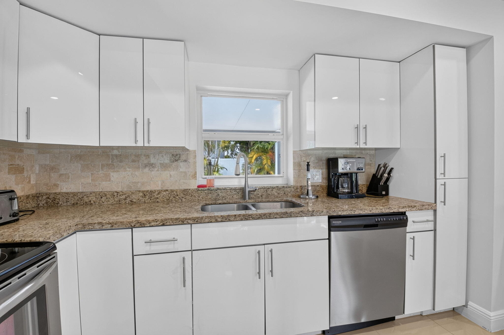 700 Ne 70th Street - Photo 12