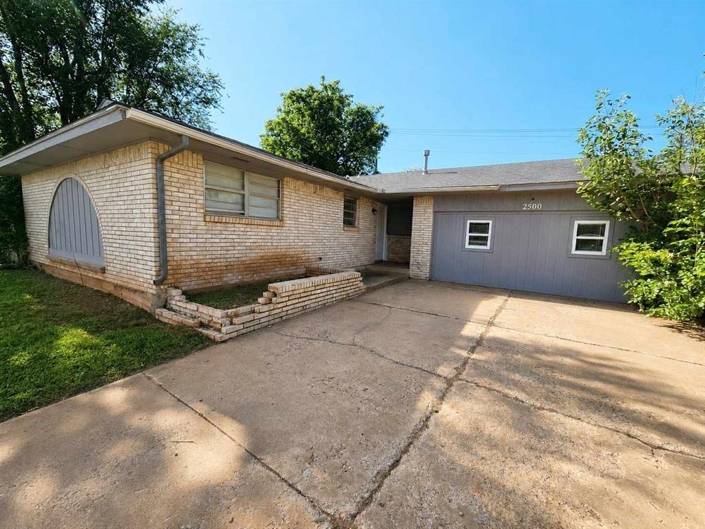 2500 Se 51st Street - Photo 0