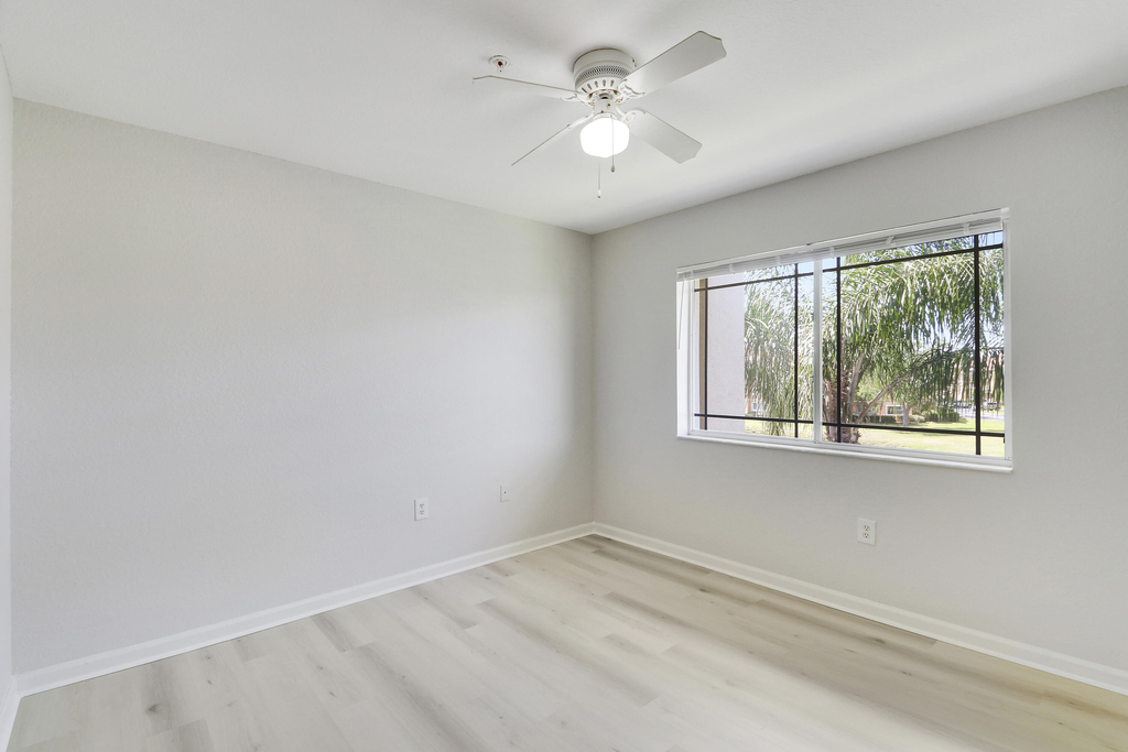 121 Sw Palm Drive - Photo 13
