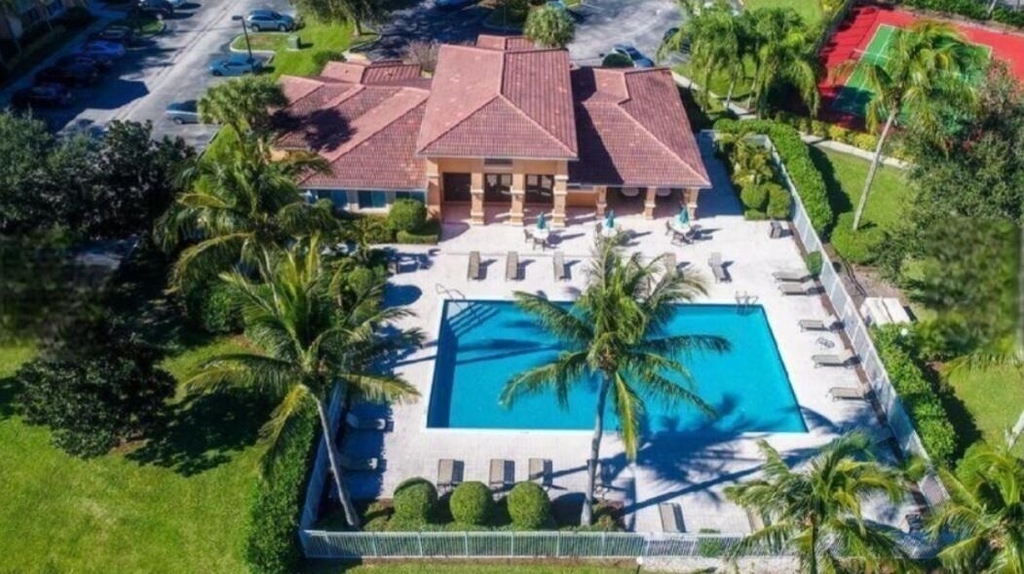 121 Sw Palm Drive - Photo 4