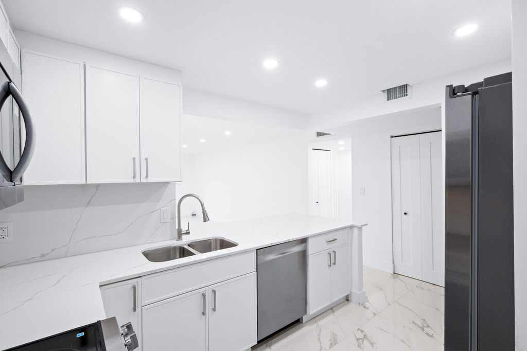 501 E Dania Beach Boulevard - Photo 3
