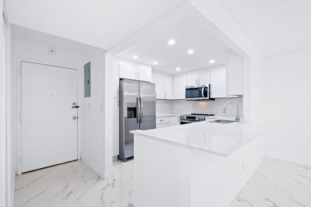 501 E Dania Beach Boulevard - Photo 0