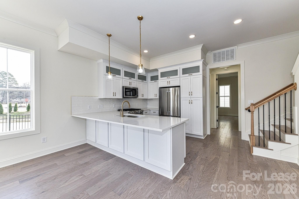 121 W F Street - Photo 10