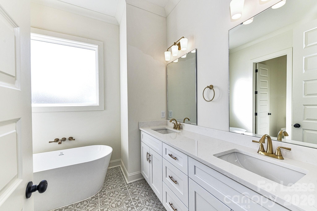 121 W F Street - Photo 16