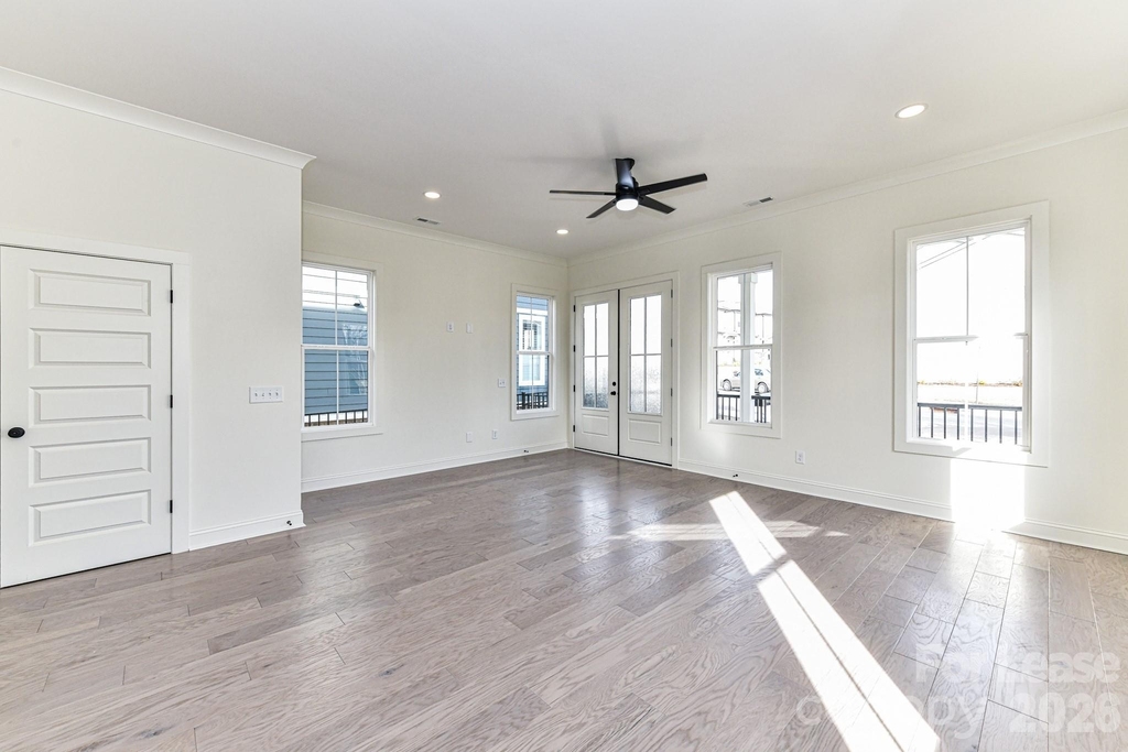 121 W F Street - Photo 9