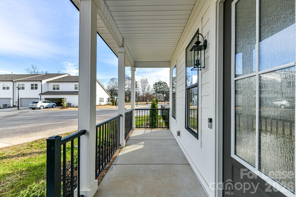 121 W F Street - Photo 4