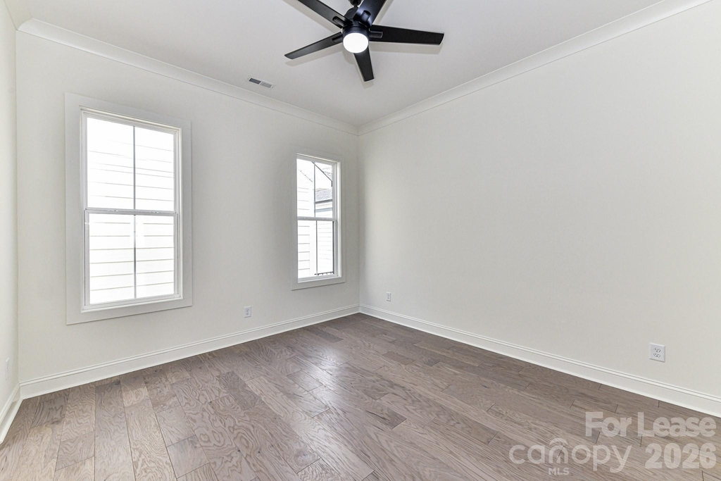 121 W F Street - Photo 13