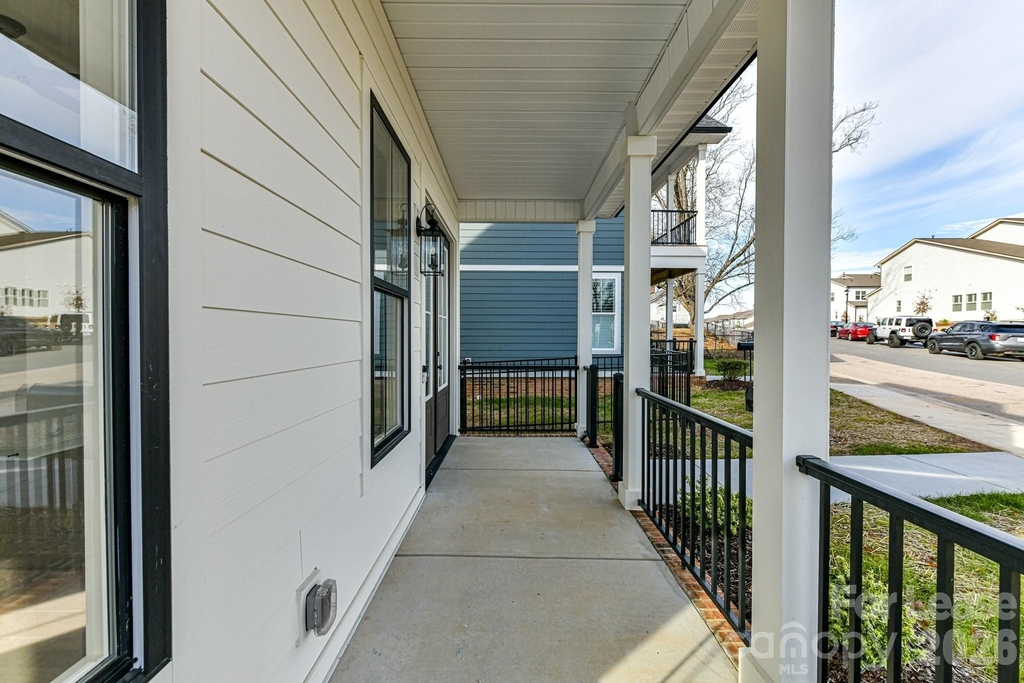 121 W F Street - Photo 5