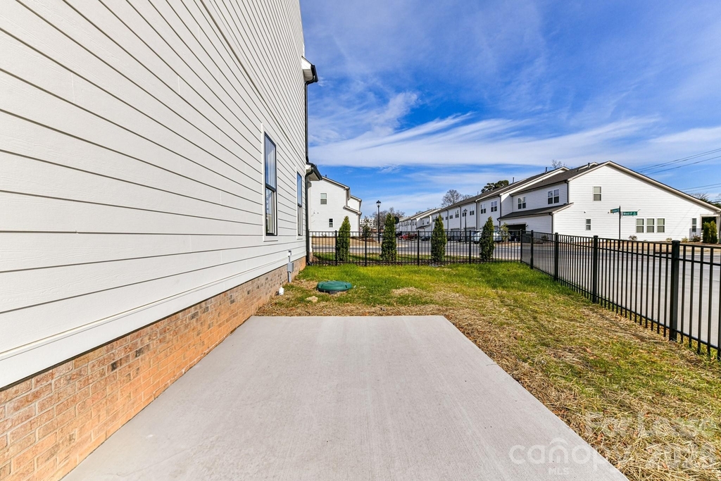 121 W F Street - Photo 35
