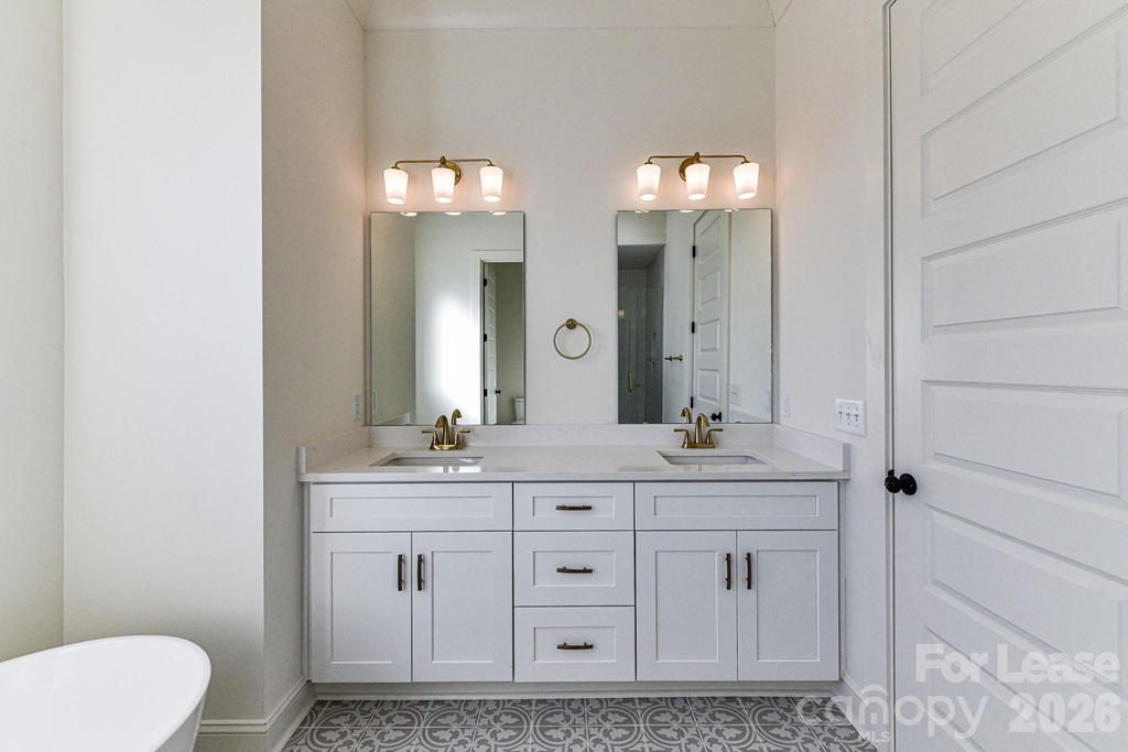 121 W F Street - Photo 17