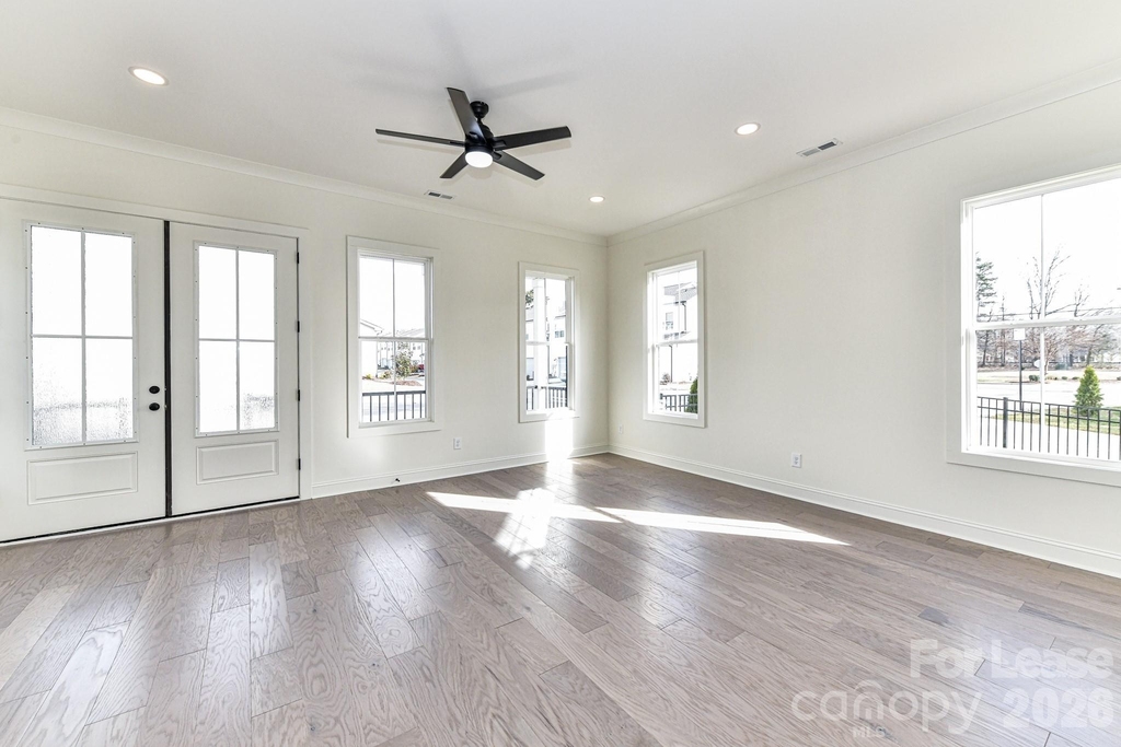 121 W F Street - Photo 8