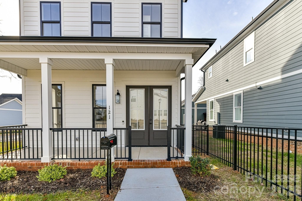 121 W F Street - Photo 3