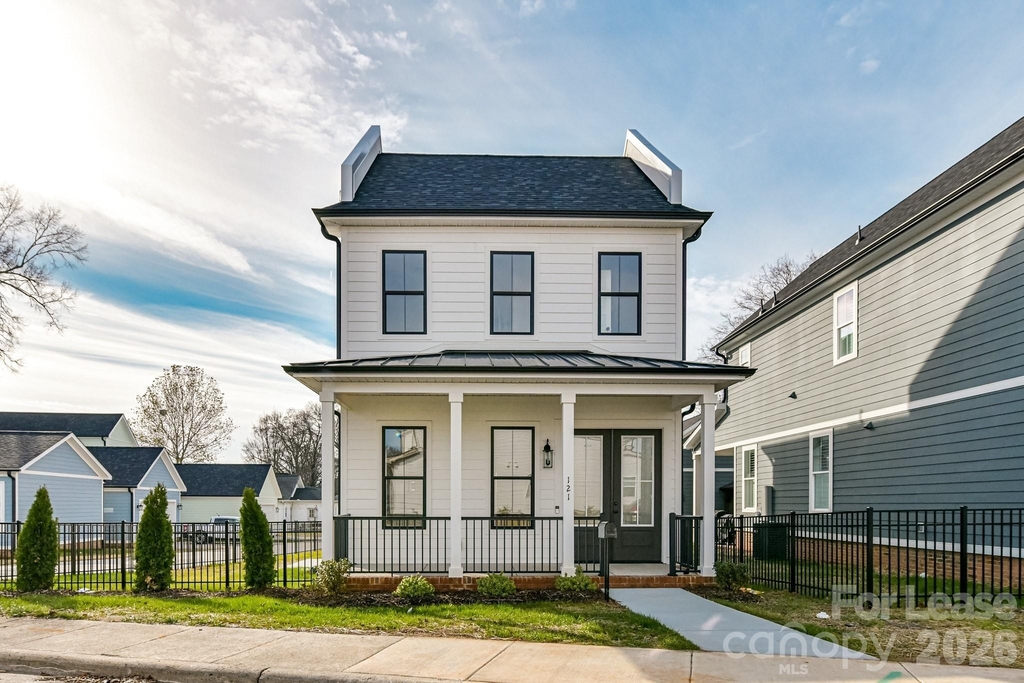 121 W F Street - Photo 0