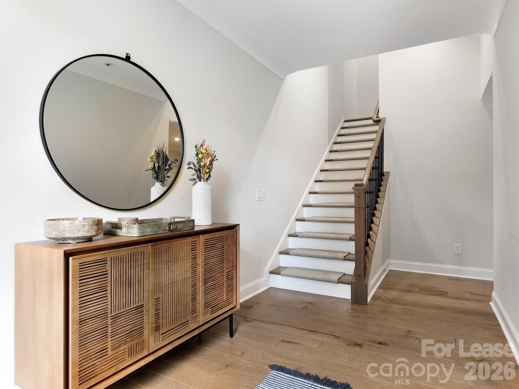 2555 Deacon Avenue - Photo 3