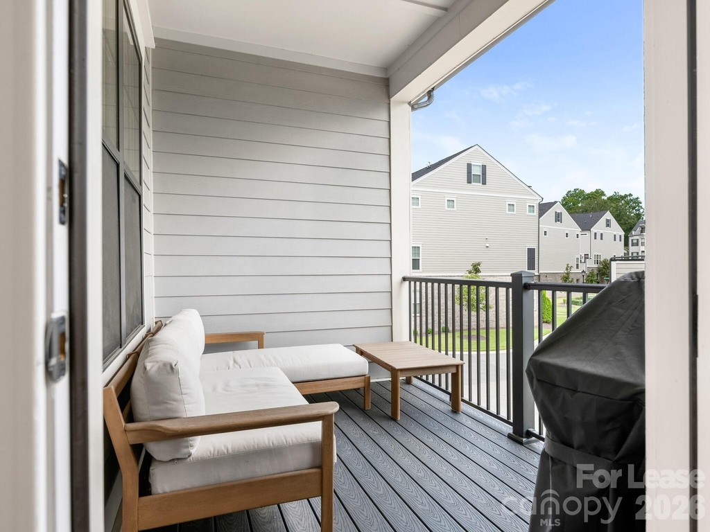 2555 Deacon Avenue - Photo 11