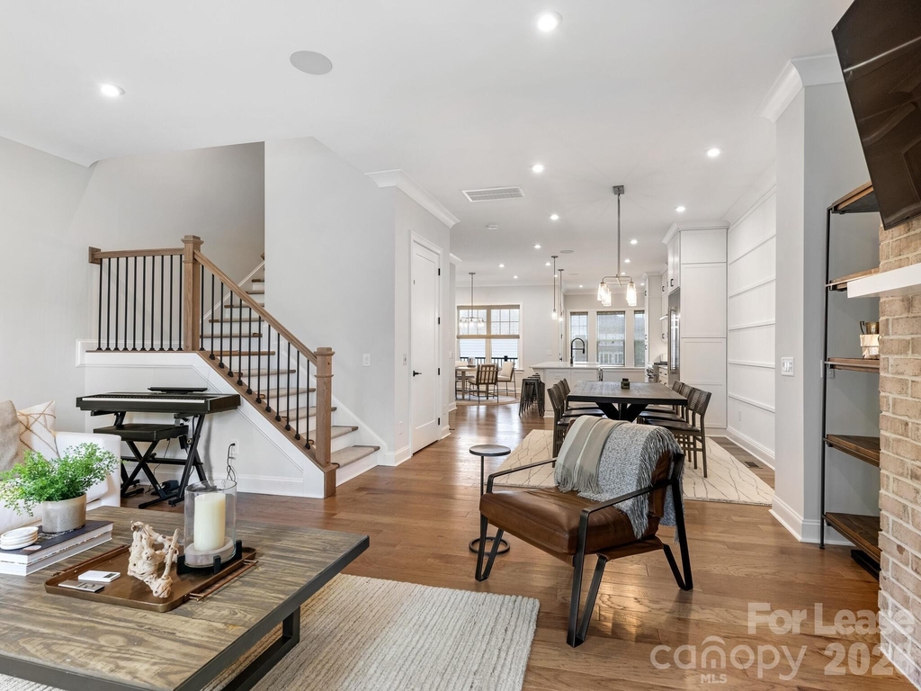 2555 Deacon Avenue - Photo 14