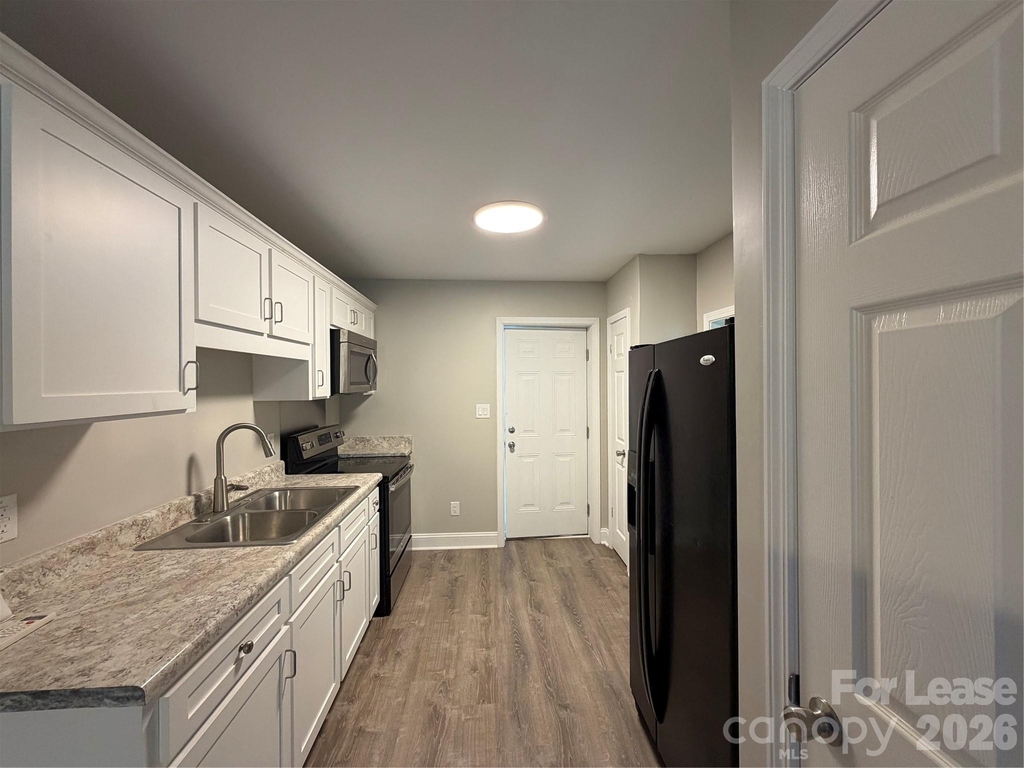 2621 E Greenbriar Road - Photo 1