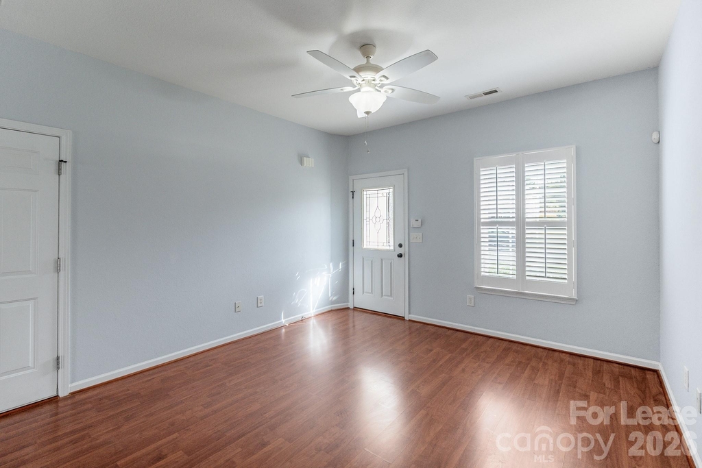 558 Calen Lane - Photo 4