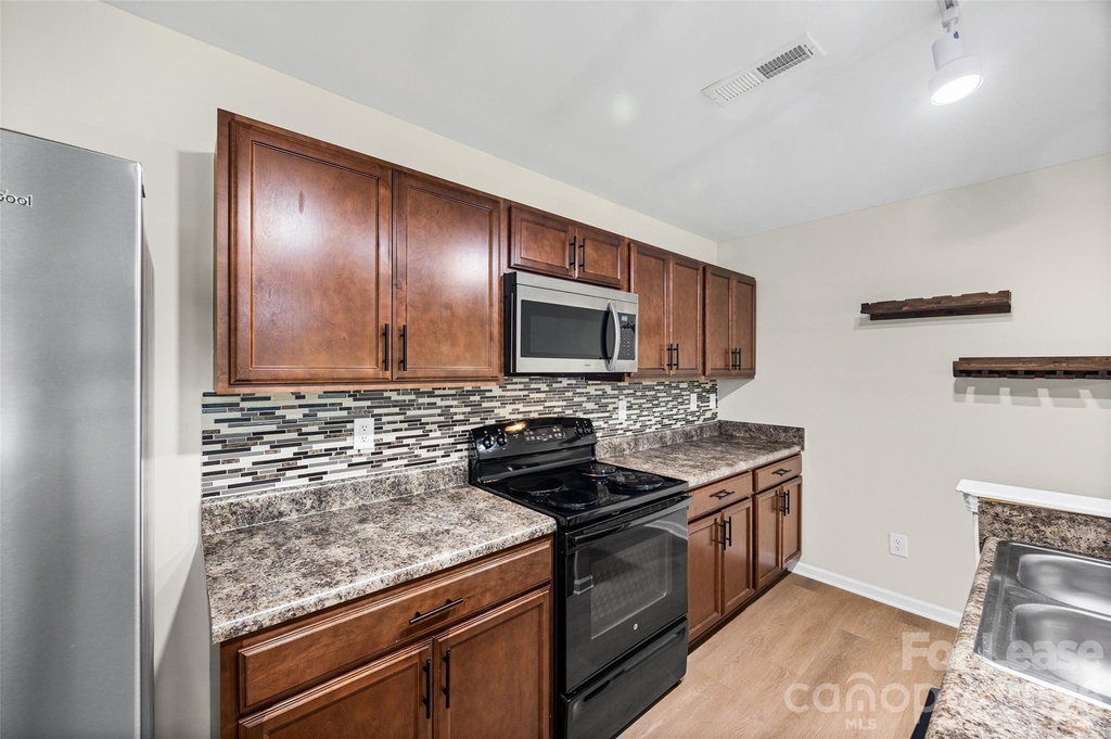 9612 Brackenview Court - Photo 9