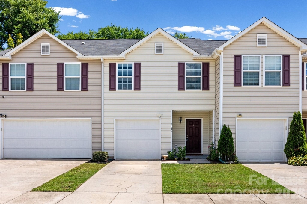 9612 Brackenview Court - Photo 0