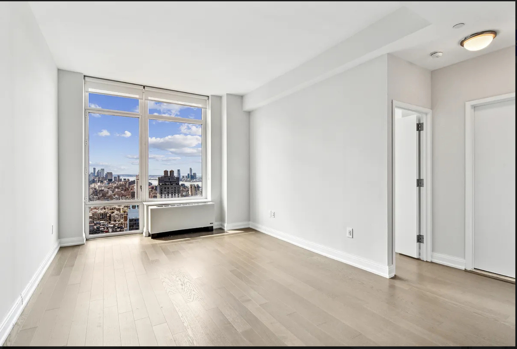 West 31st Street - Photo 2