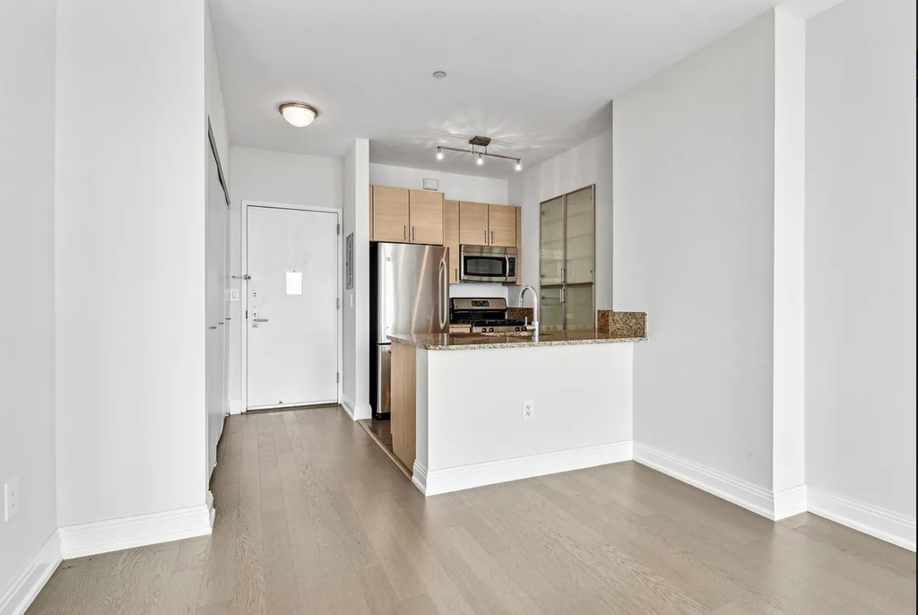 West 31st Street - Photo 1
