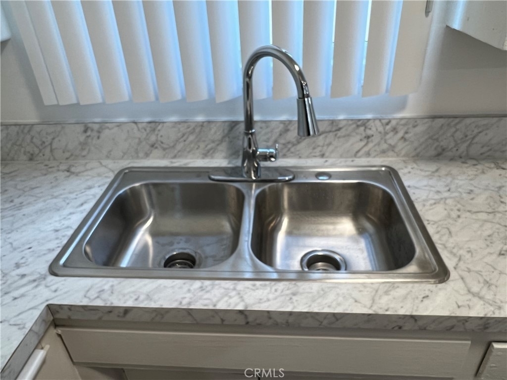 420 W Alameda Avenue - Photo 4