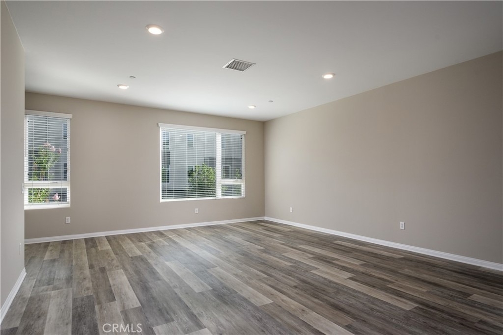 8008 Olive - Photo 6