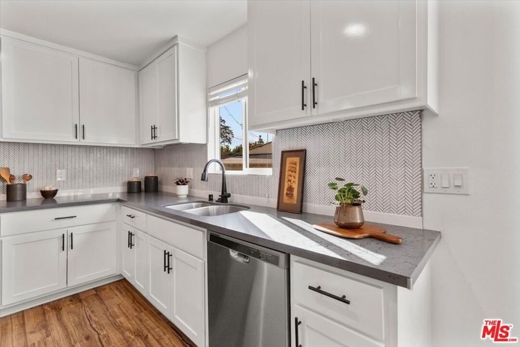 5152 Hartwick Street - Photo 6