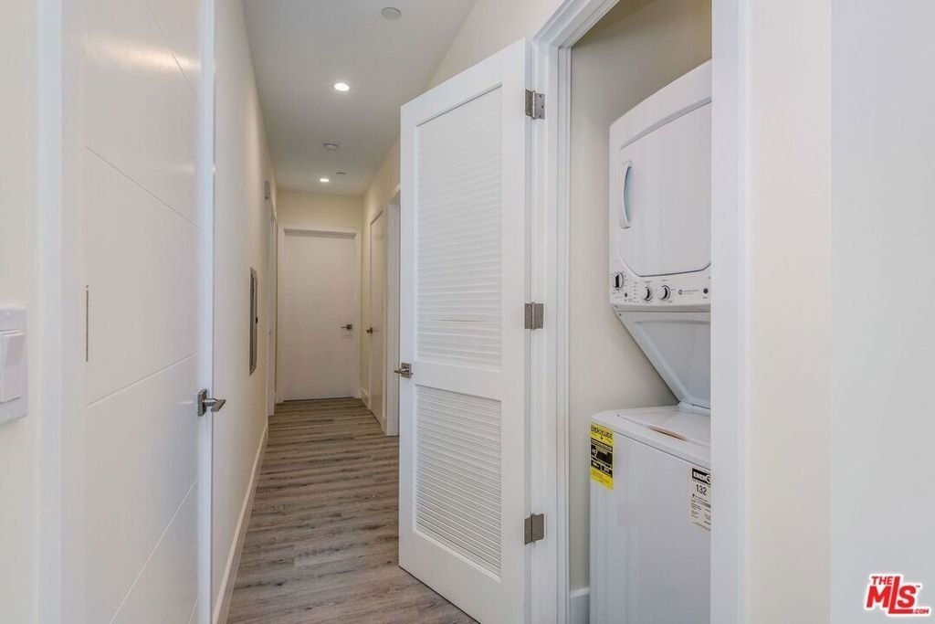 1237 S Holt Avenue - Photo 16