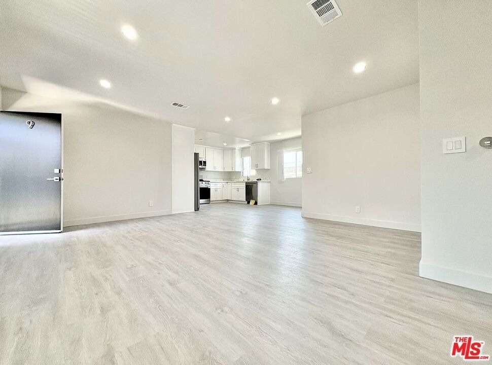 1118 S Holt Avenue - Photo 0