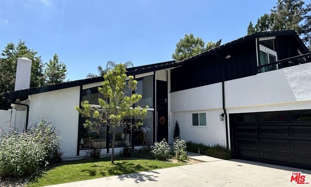 22700 W Flamingo Street - Photo 0