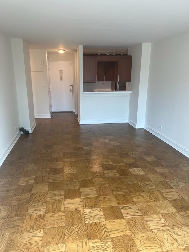 East 71st Street - Photo 4
