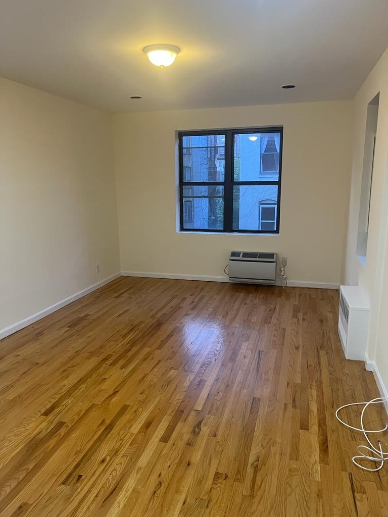 East 10th Street - Photo 2