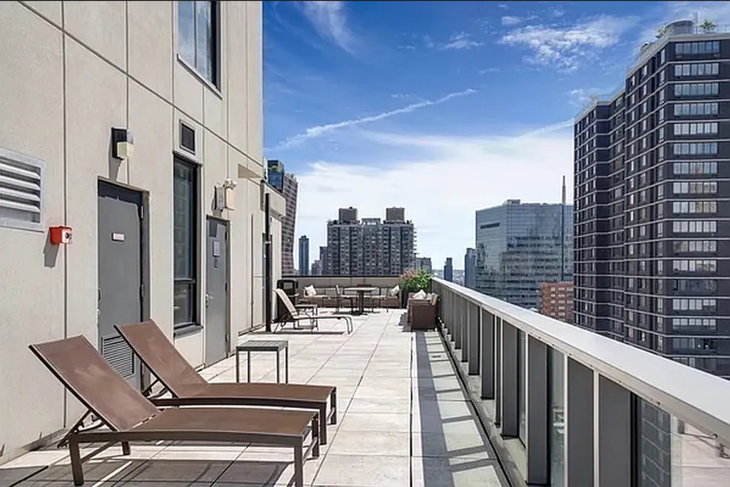 East 34th Street - Photo 15