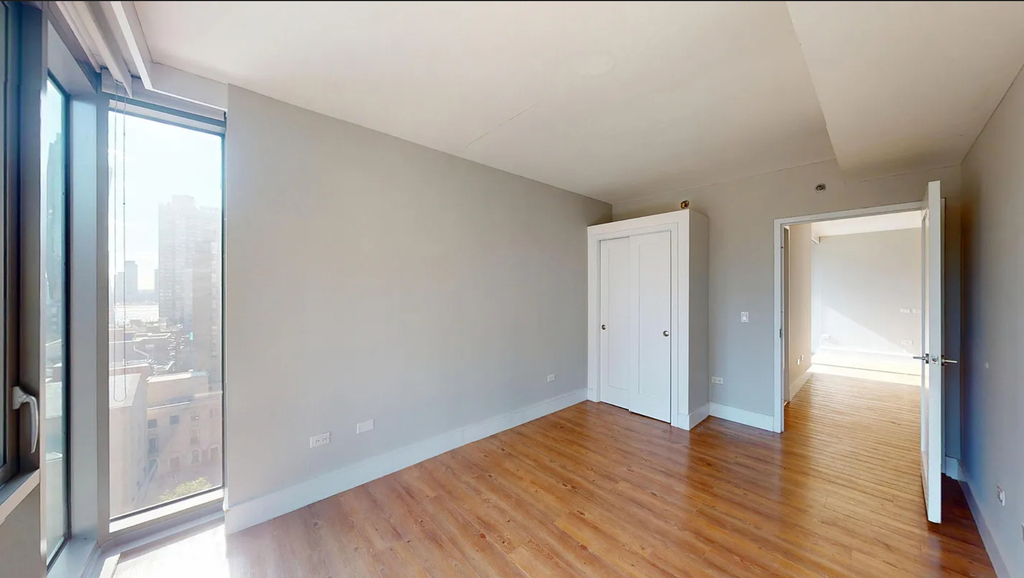 East 34th Street - Photo 9