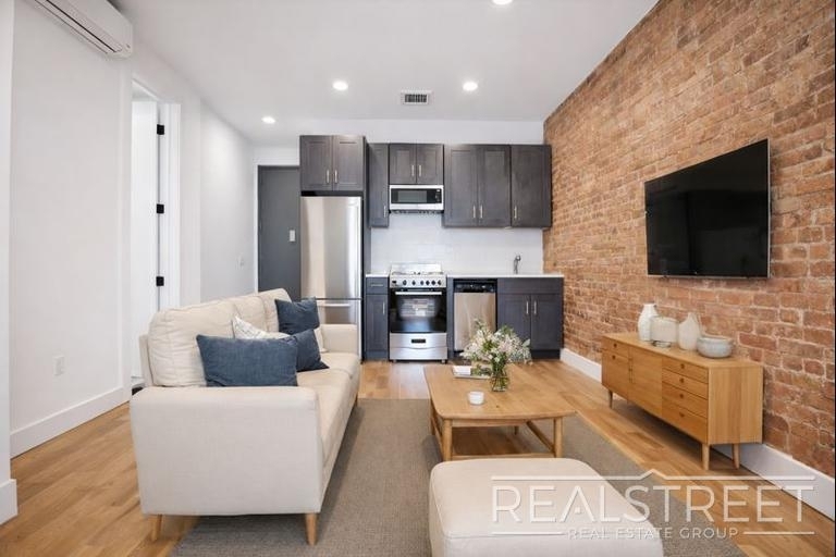 119 Ralph Ave - Photo 1