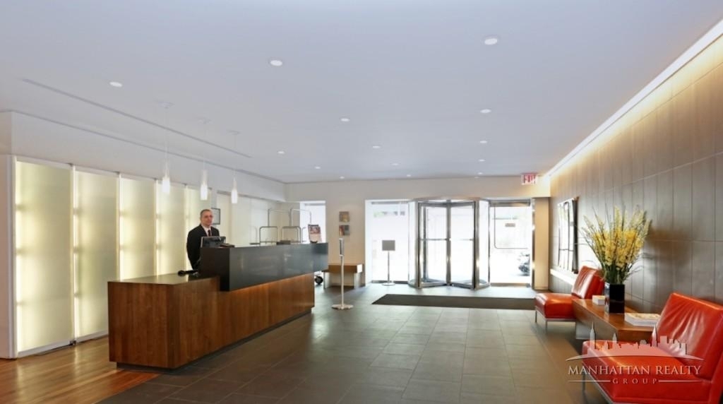 410 West 53rd Street - Photo 2