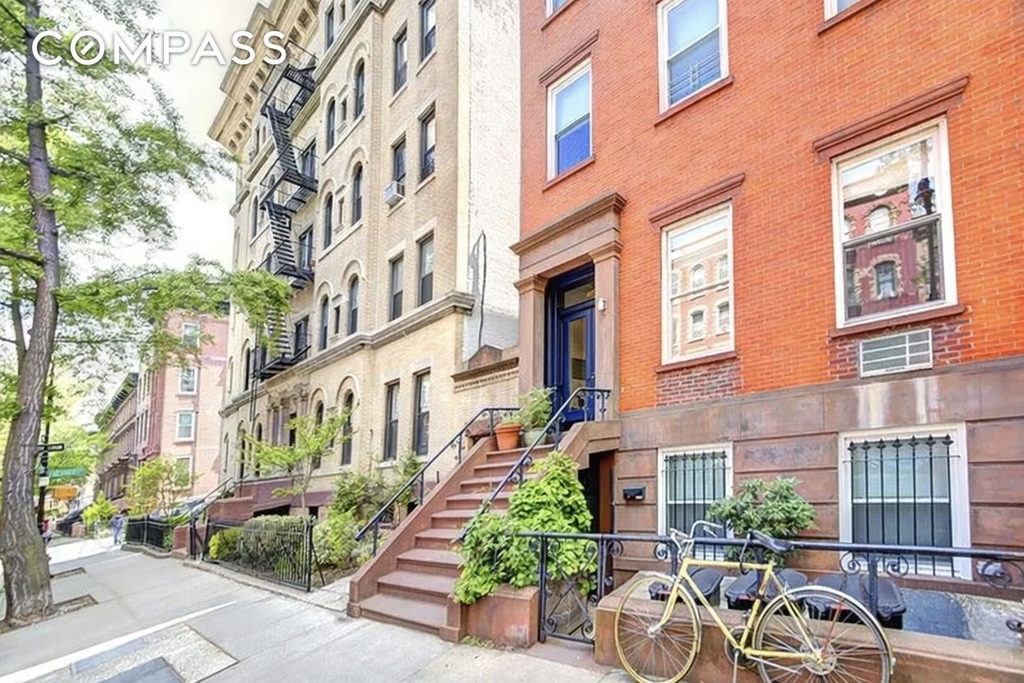 Clinton Street - Photo 0