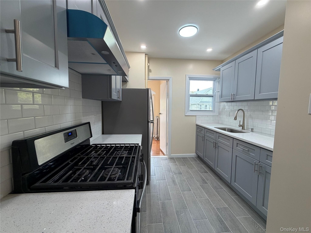 9545 112th Street - Photo 2