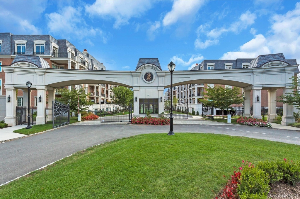 3000 Royal Court - Photo 0
