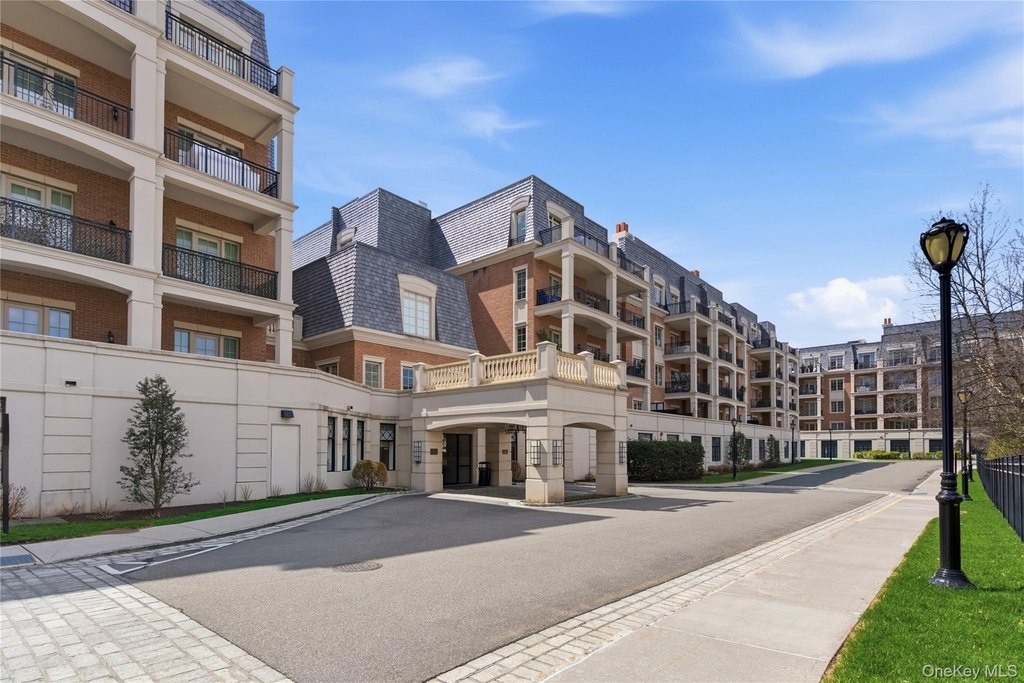 3000 Royal Court - Photo 2