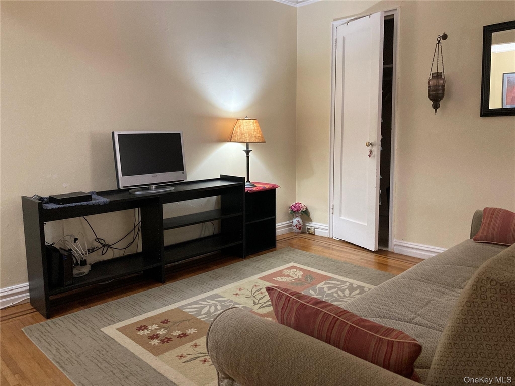 61-41 Saunders Street - Photo 4