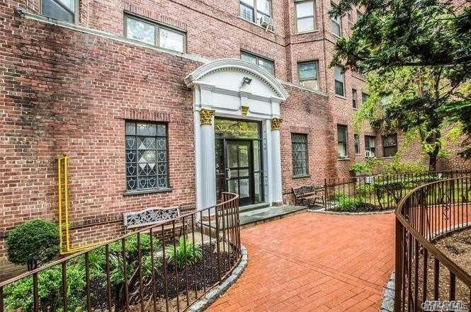 61-41 Saunders Street - Photo 0