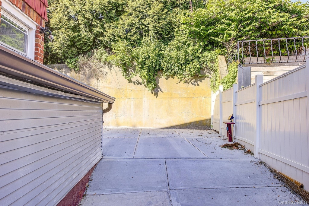 71-65 Douglaston Parkway - Photo 21