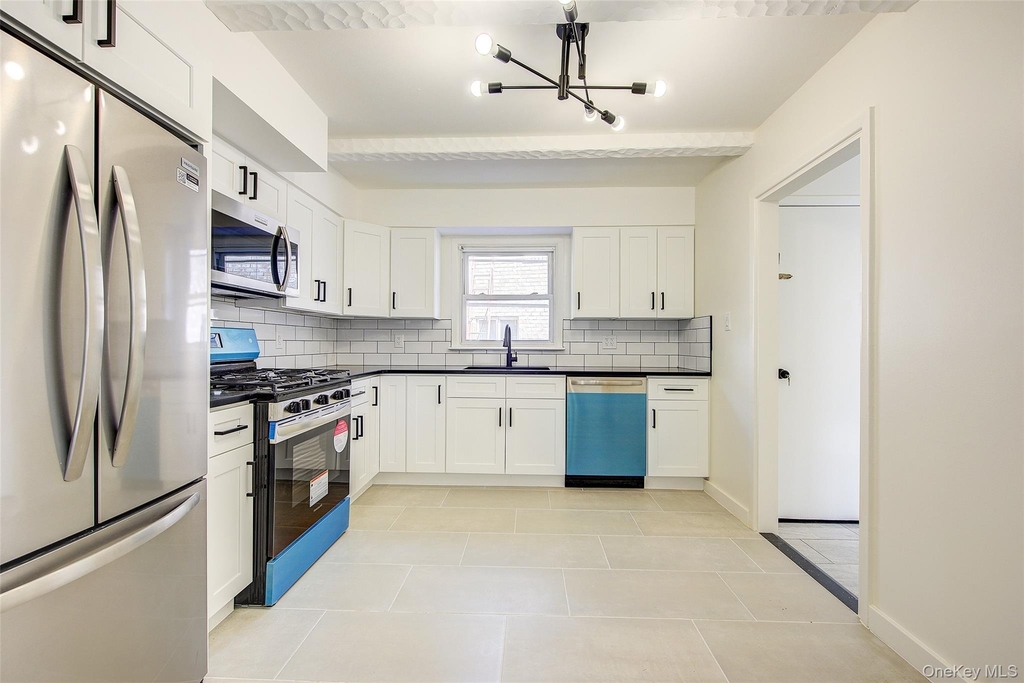 71-65 Douglaston Parkway - Photo 5