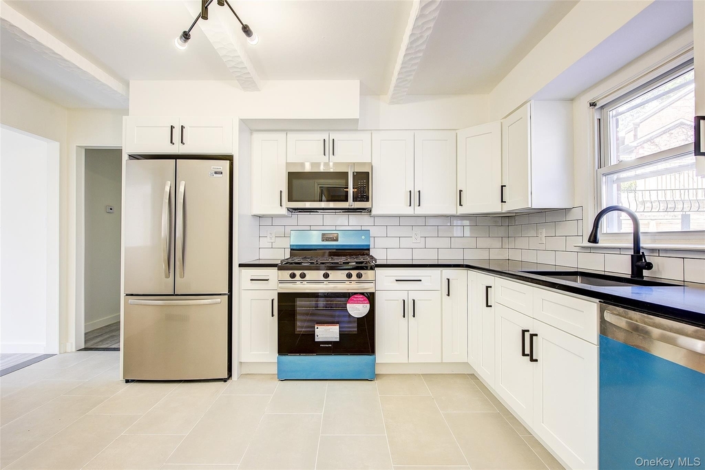 71-65 Douglaston Parkway - Photo 4