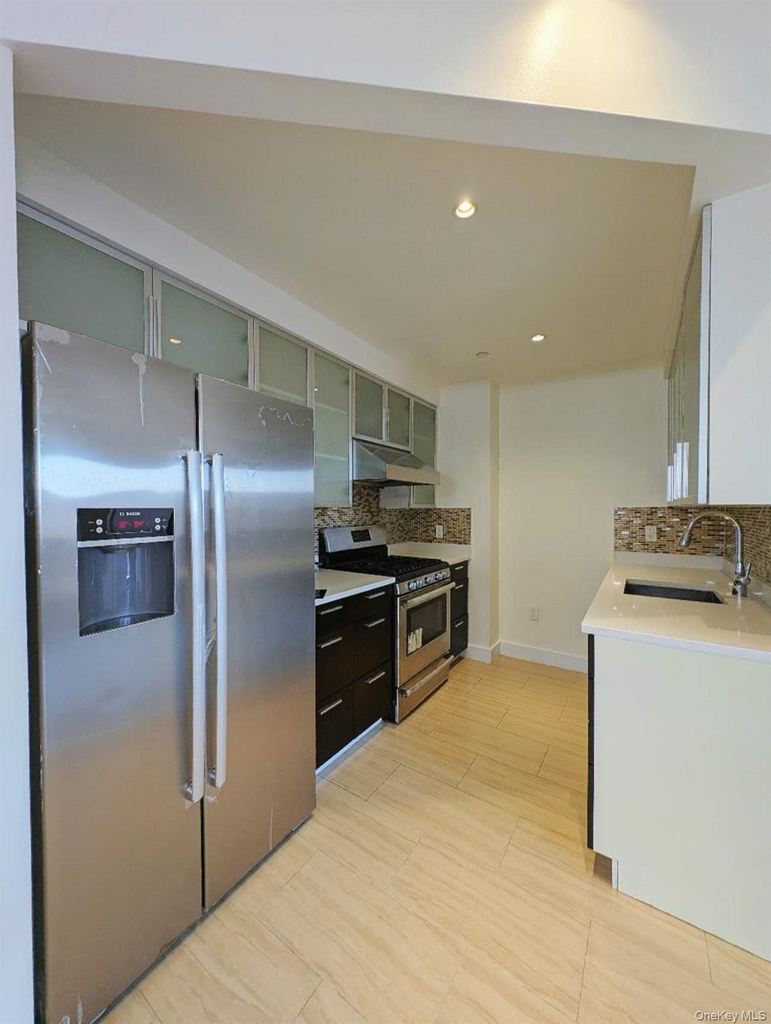 13619 Franklin Avenue - Photo 2