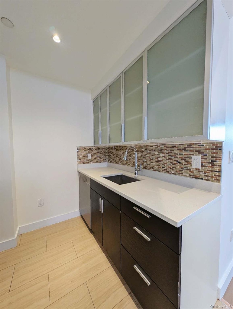 13619 Franklin Avenue - Photo 3