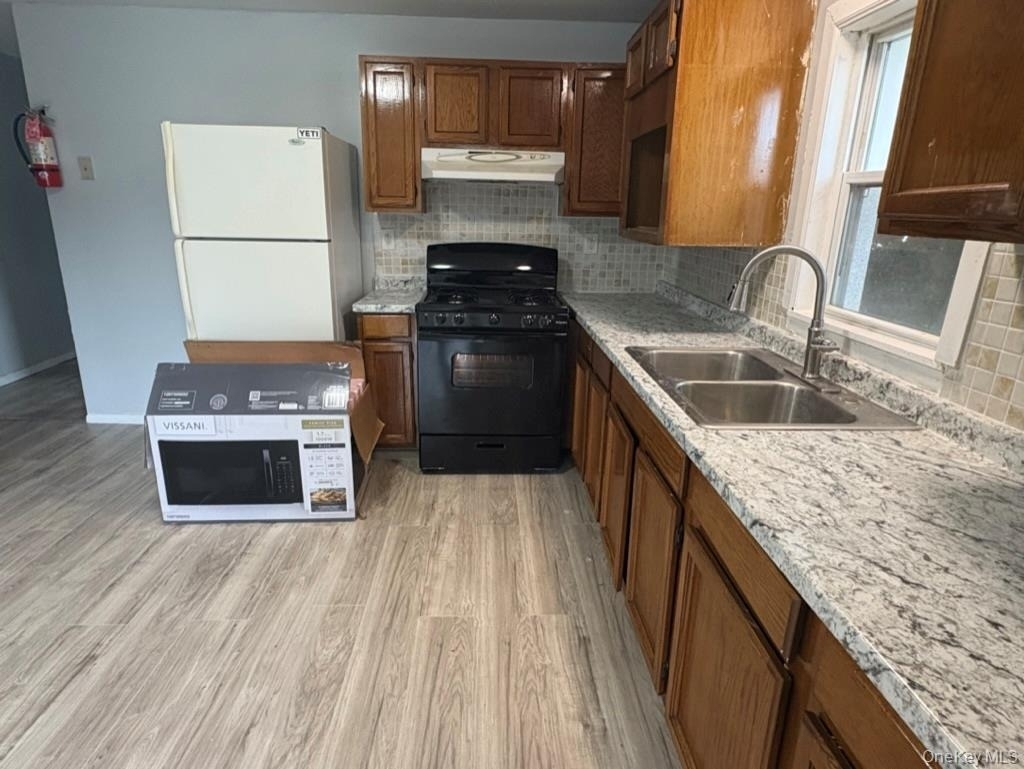 208 Main Street - Photo 17